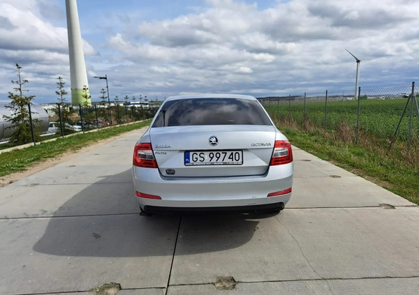 Skoda Octavia cena 24900 przebieg: 306250, rok produkcji 2015 z Słupsk małe 277